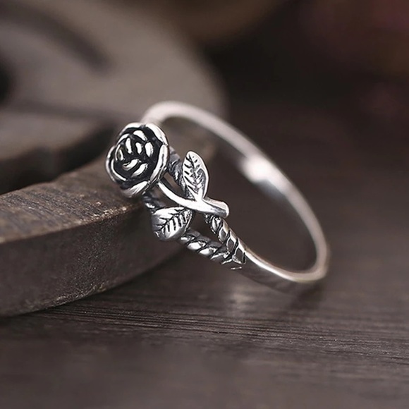 New Women’s Delicate Adjustable Flower Ring - Picture 2 of 4